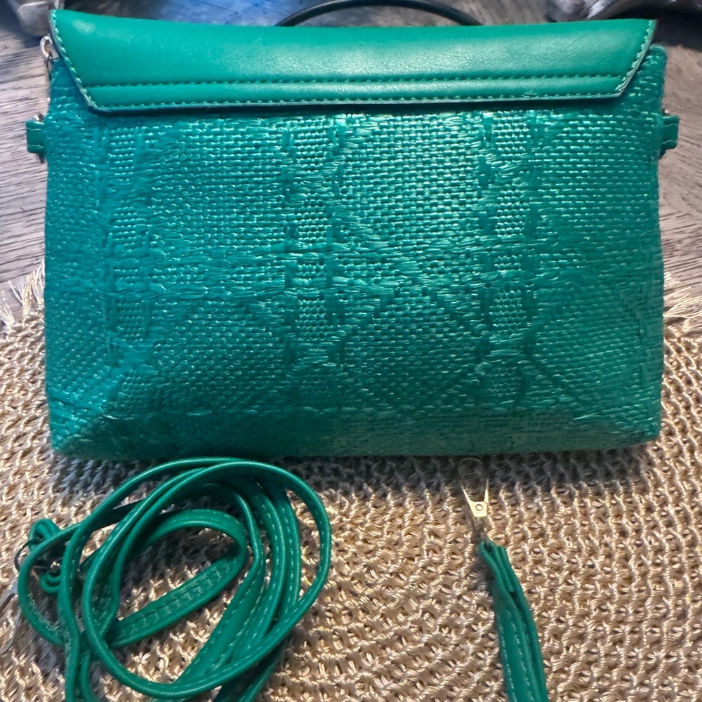 NWOT Vibrant Green Leather Clutch, Shoulder or Crossbody Bag - Picture 2 of 5